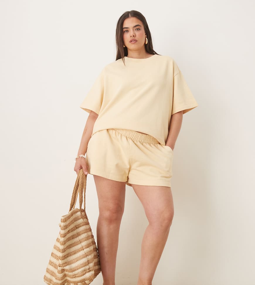 ASOS DESIGN Curve - Sweat-Shorts in Buttermilchgelb, Kombiteil ASOS DESIGN Curve - Sweat-Shorts in Buttermilchgelb, Kombiteil von ASOS Curve