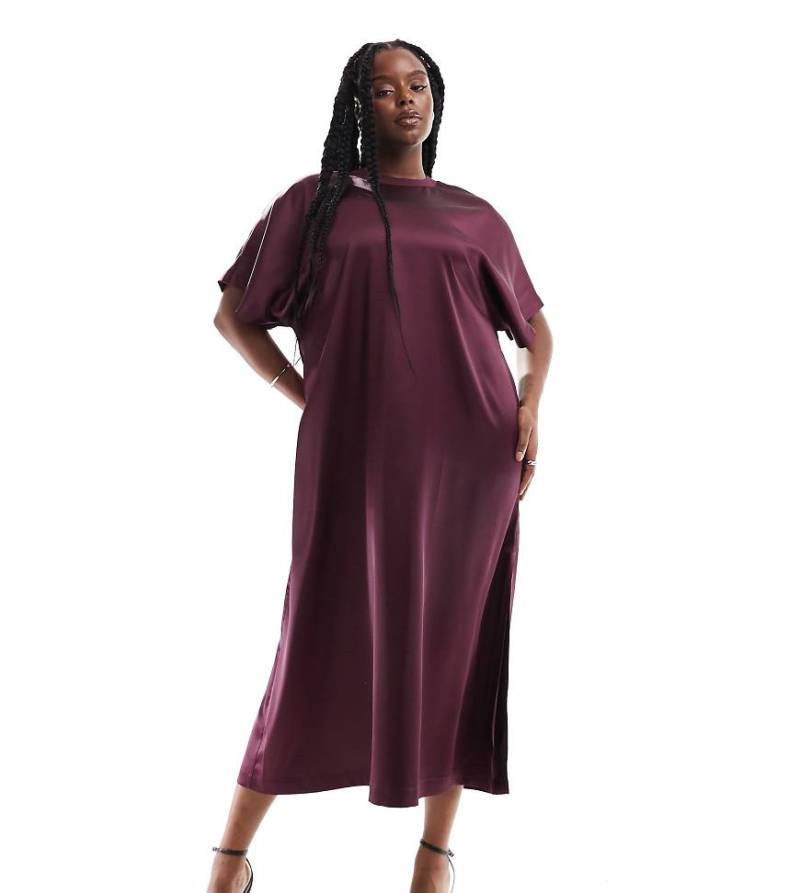 ASOS DESIGN Curve - T-Shirt-Kleid aus burgunderfarbenem Satin mit Oversize-Passform und Midilänge-Rot von ASOS Curve