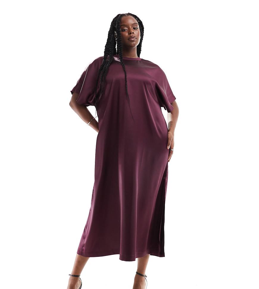 ASOS DESIGN Curve - T-Shirt-Kleid aus burgunderfarbenem Satin mit Oversize-Passform und Midilänge-Rot von ASOS Curve