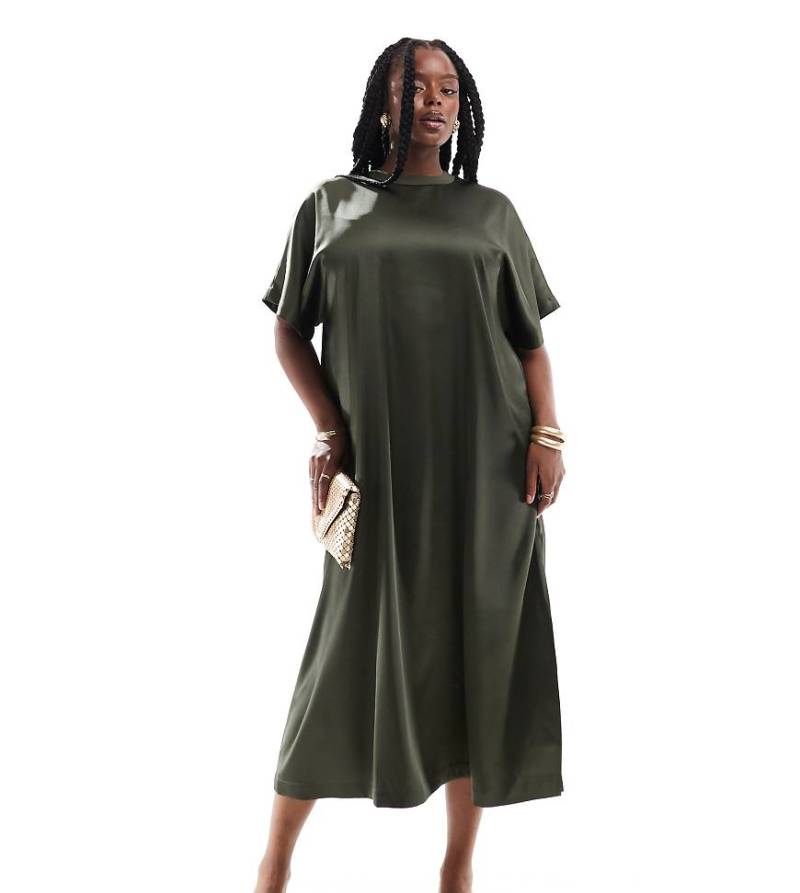 ASOS DESIGN Curve - T-Shirt-Midikleid aus Satin in Khaki mit Oversize-Passform-Grün von ASOS Curve