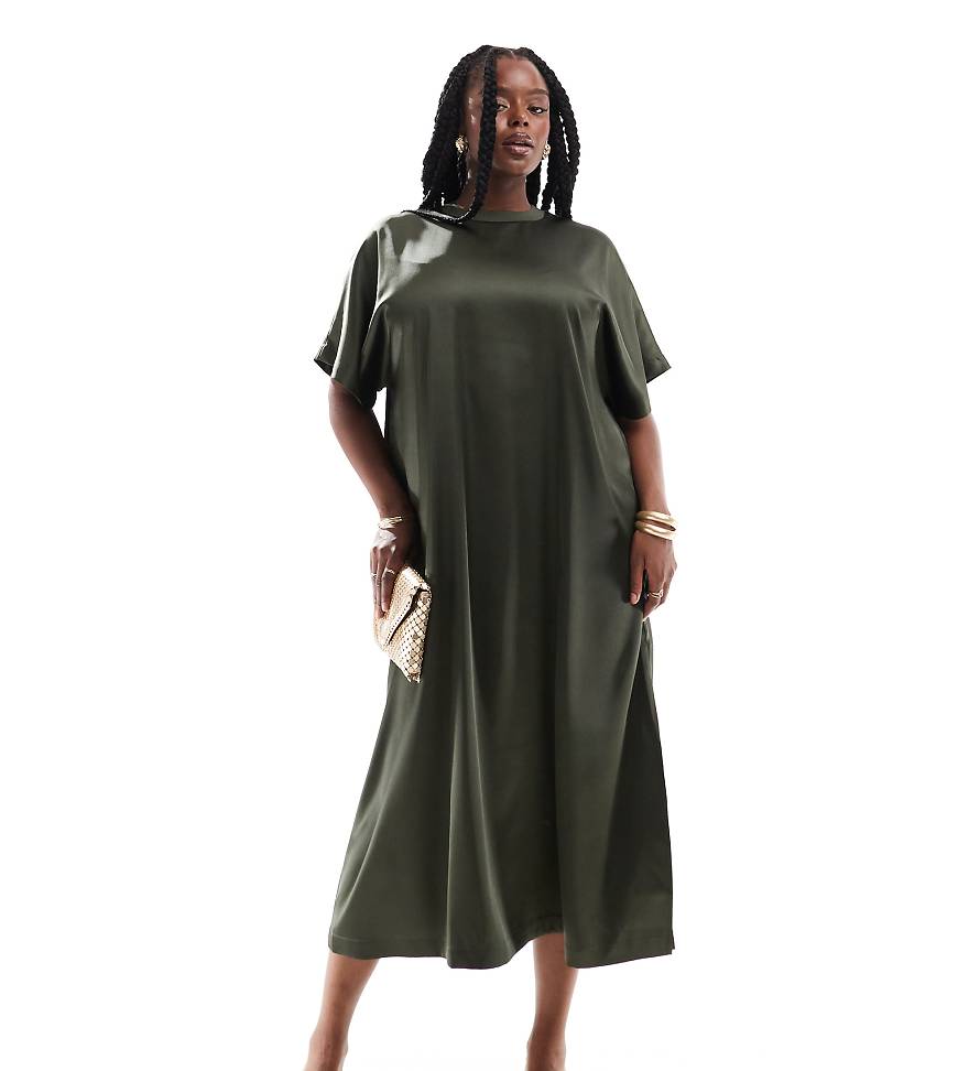 ASOS DESIGN Curve - T-Shirt-Midikleid aus Satin in Khaki mit Oversize-Passform-Grün von ASOS Curve