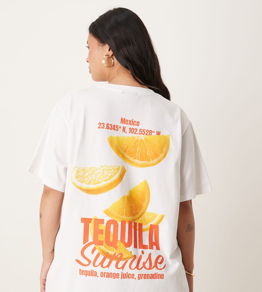 ASOS DESIGN Curve - T-Shirt in Weiß mit „Tequila" Cocktail-Grafikprint in normaler Passform ASOS DESIGN Curve - T-Shirt in Weiß mit „Tequila" Cocktail-Grafikprint in normaler Passform von ASOS Curve