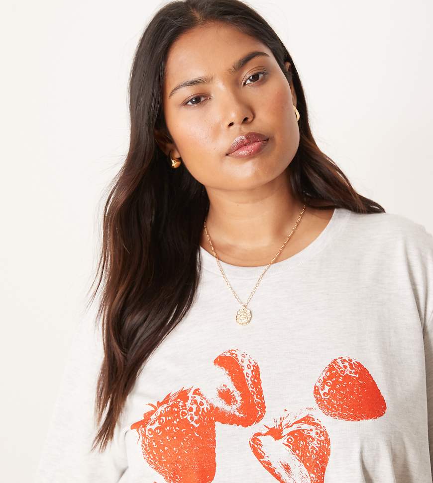 ASOS DESIGN Curve - T-Shirt in eisgrau meliert mit Erdbeer-Grafikprint und normaler Passform von ASOS Curve