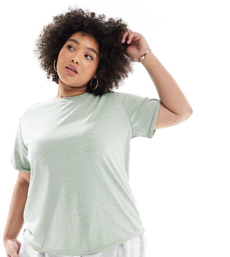ASOS DESIGN Curve - T-Shirt in verwaschenem Grün mit ungesäumten Kanten und lockerem, normalem Schnitt von ASOS Curve