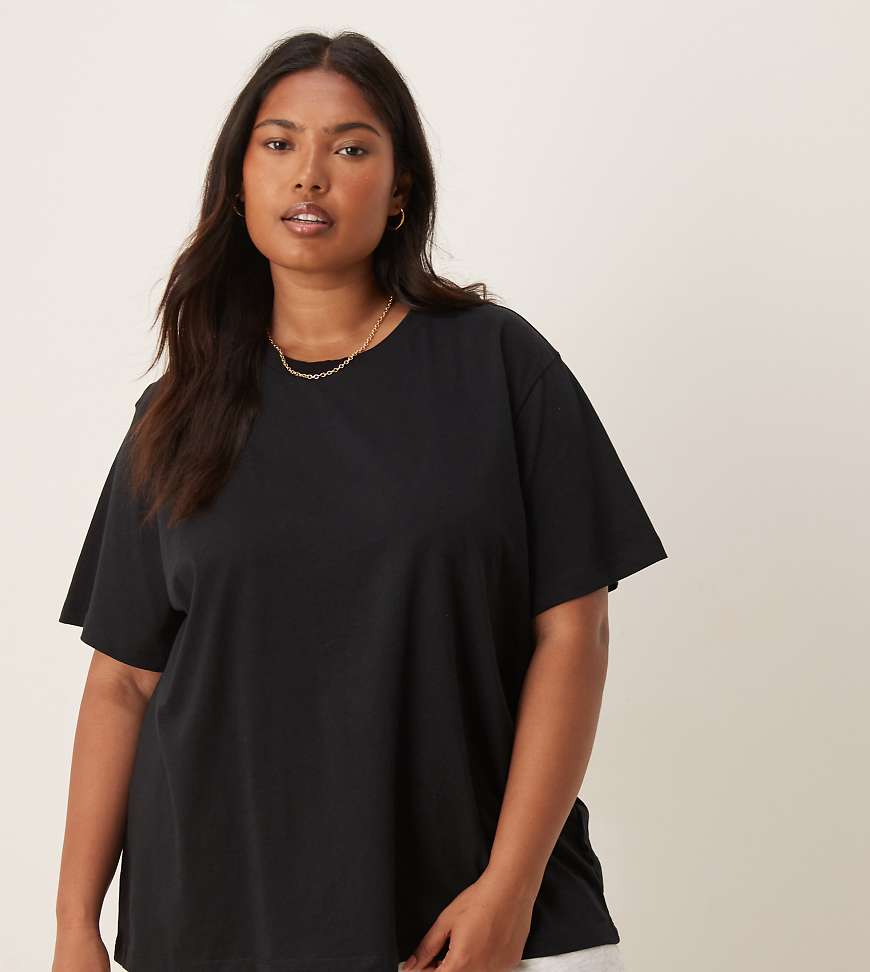 ASOS DESIGN Curve - T-Shirt mit normalem Schnitt in Schwarz ASOS DESIGN Curve - T-Shirt mit normalem Schnitt in Schwarz von ASOS Curve