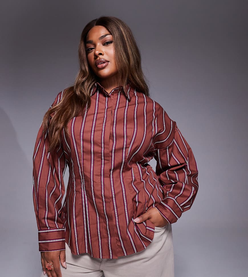 ASOS DESIGN Curve - Taillierte Hemdbluse in Braun gestreift-Rosa von ASOS Curve
