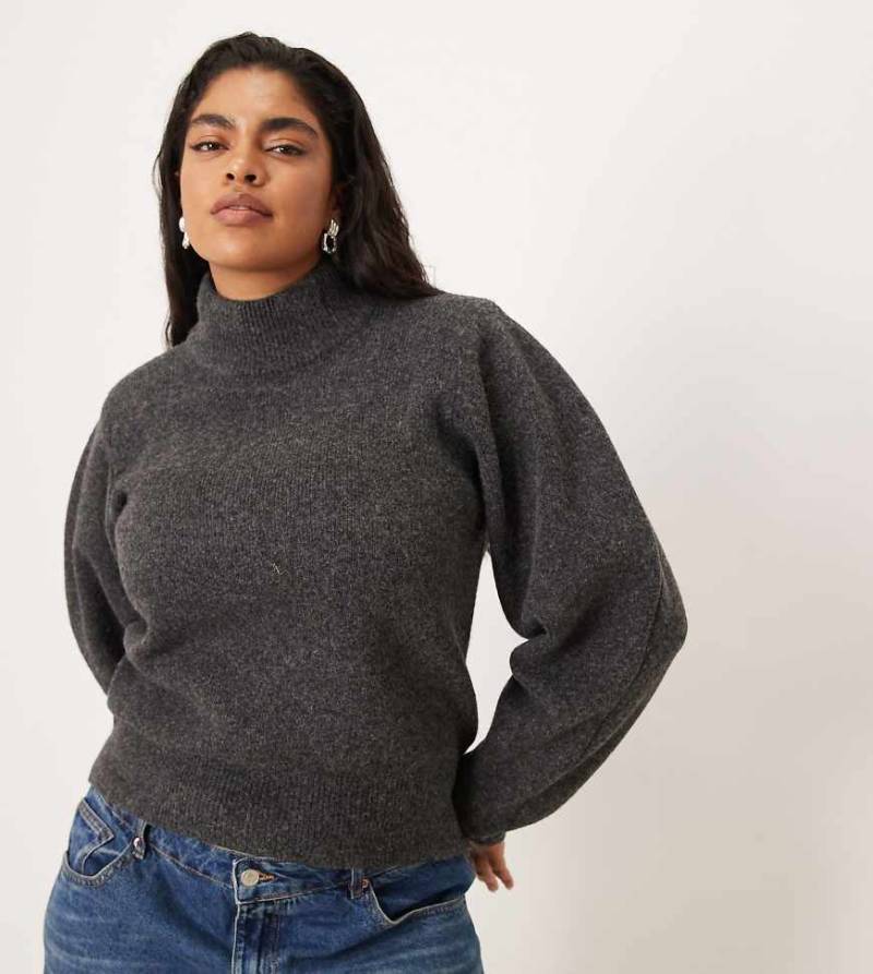 ASOS DESIGN Curve - Taillierter Pullover in Anthrazit mit weiten Ärmeln und Schulterpolstern-Grau von ASOS Curve