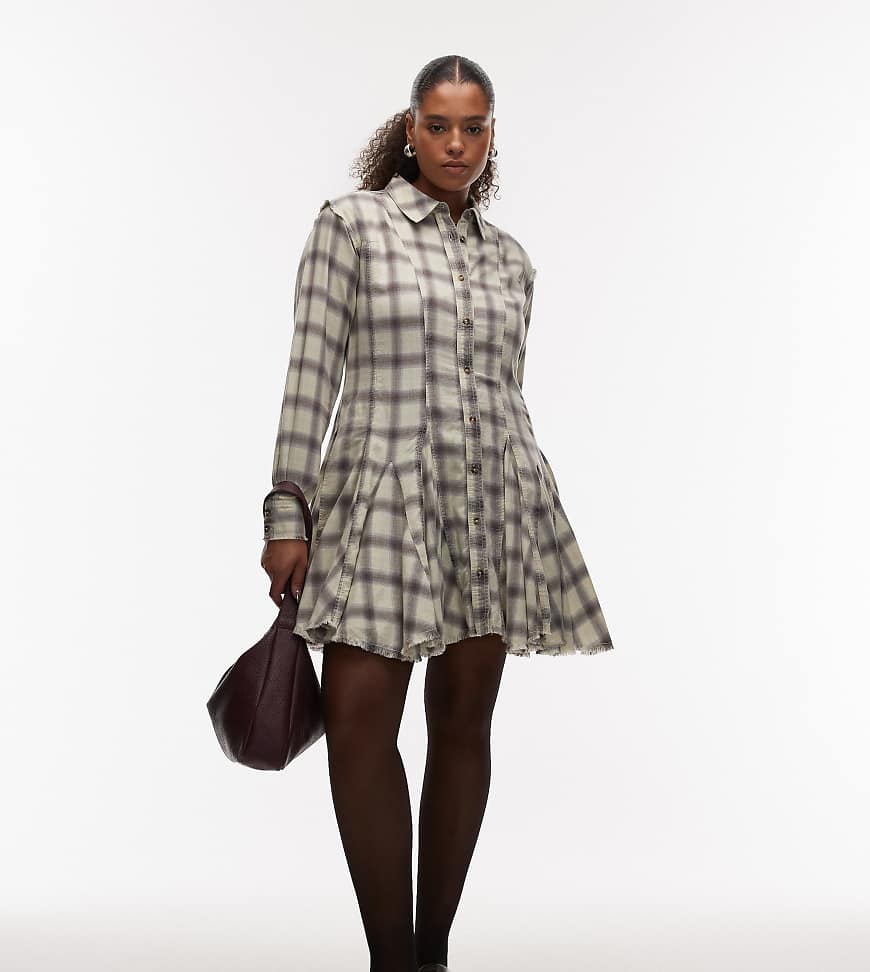 ASOS DESIGN Curve - Tailliertes, kariertes Mini-Hemdblusenkleid in verwaschenem Blau und Grau mit Godet-Einsätzen-Bunt ASOS DESIGN Curve - Tailliertes, kariertes Mini-Hemdblusenkleid in verwaschenem Blau und Grau mit Godet-Einsätzen-Bunt von ASOS Curve