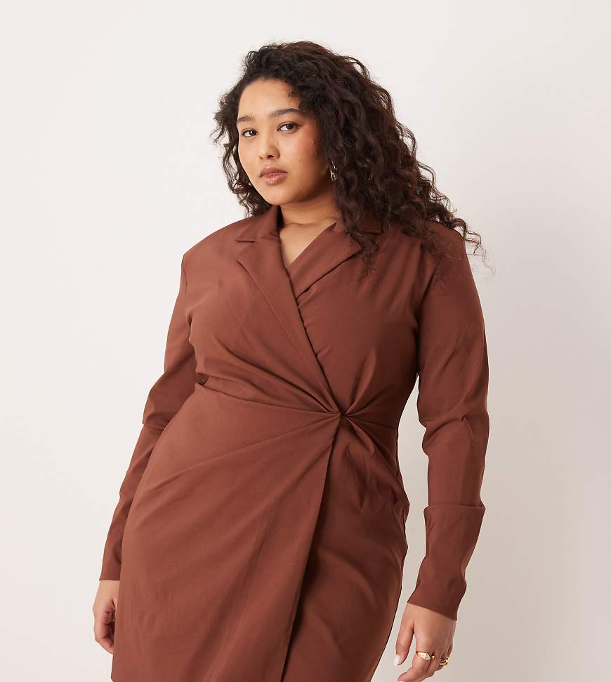 ASOS DESIGN Curve - Tailliertes Blazer-Minikleid in Schokobraun-Brown von ASOS Curve