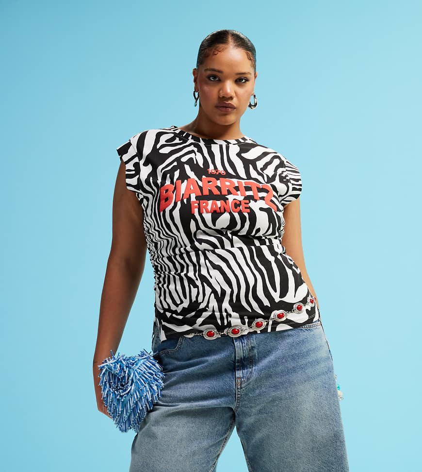 ASOS DESIGN Curve - Tanktop mit Zebramuster und U-Boot-Ausschnitt-Bunt ASOS DESIGN Curve - Tanktop mit Zebramuster und U-Boot-Ausschnitt-Bunt von ASOS Curve