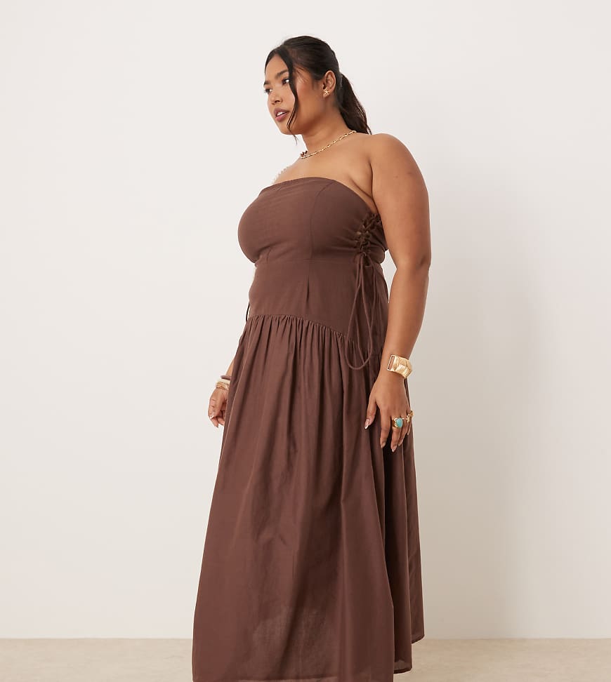 ASOS DESIGN Curve - Trägerloses Maxikleid in Schokobraun mit seitlicher Schnürung und tiefer Taille ASOS DESIGN Curve - Trägerloses Maxikleid in Schokobraun mit seitlicher Schnürung und tiefer Taille von ASOS Curve