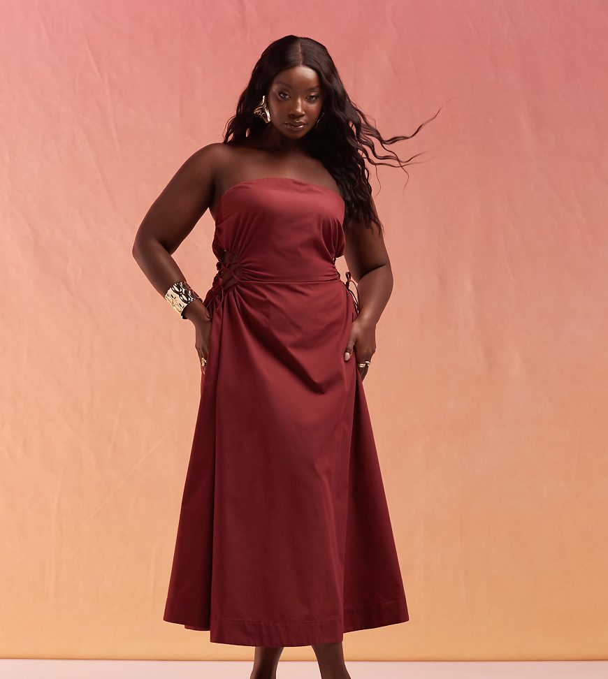 ASOS DESIGN Curve - Trägerloses Midikleid in Burgunderrot mit Gitterdetail an der Taille ASOS DESIGN Curve - Trägerloses Midikleid in Burgunderrot mit Gitterdetail an der Taille von ASOS Curve
