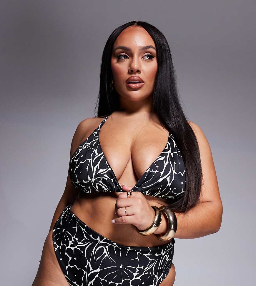 ASOS DESIGN Curve - Triangel-Bikinioberteil in Schwarz-Weiß mit Blumenmuster, Neckholder und hohem Trägeransatz ASOS DESIGN Curve - Triangel-Bikinioberteil in Schwarz-Weiß mit Blumenmuster, Neckholder und hohem Trägeransatz von ASOS Curve