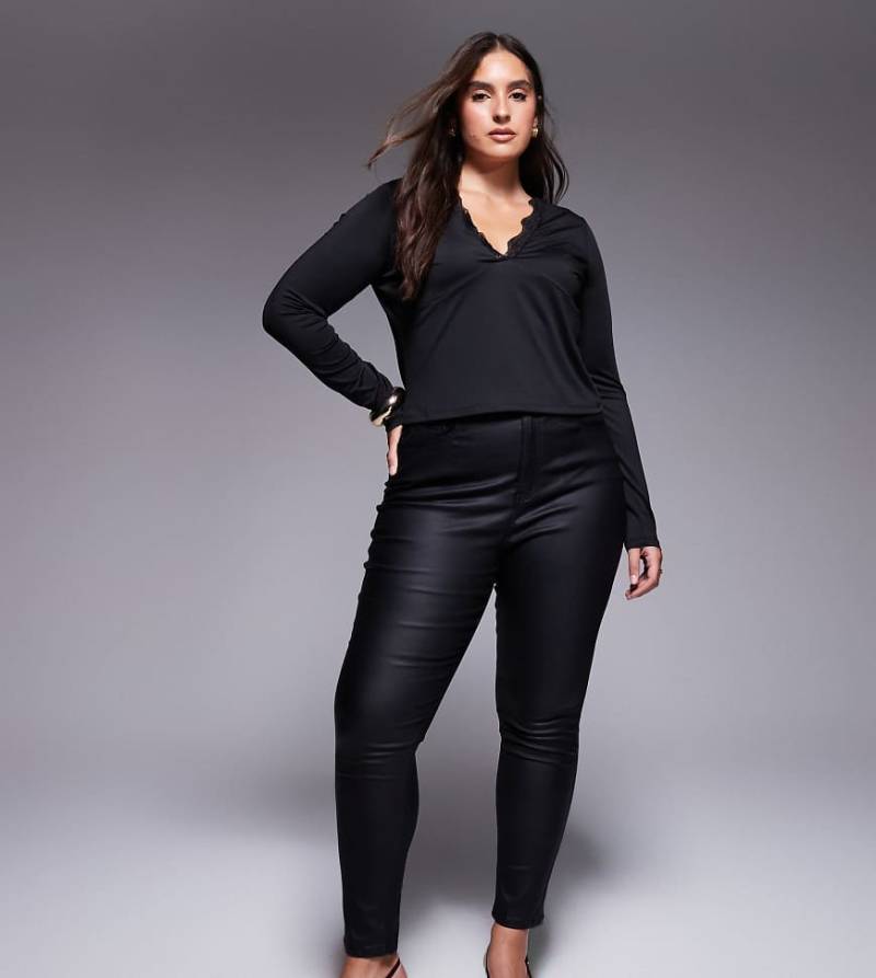 ASOS DESIGN Curve - Ultimate - Beschichtete Jeans mit engem Schnitt in Schwarz von ASOS Curve