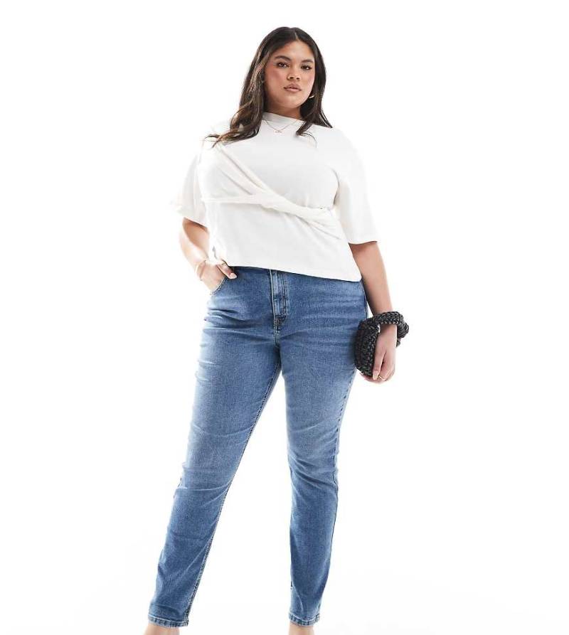 ASOS DESIGN Curve - Ultimate - Eng geschnittenes Jeans in Mittelblau von ASOS Curve
