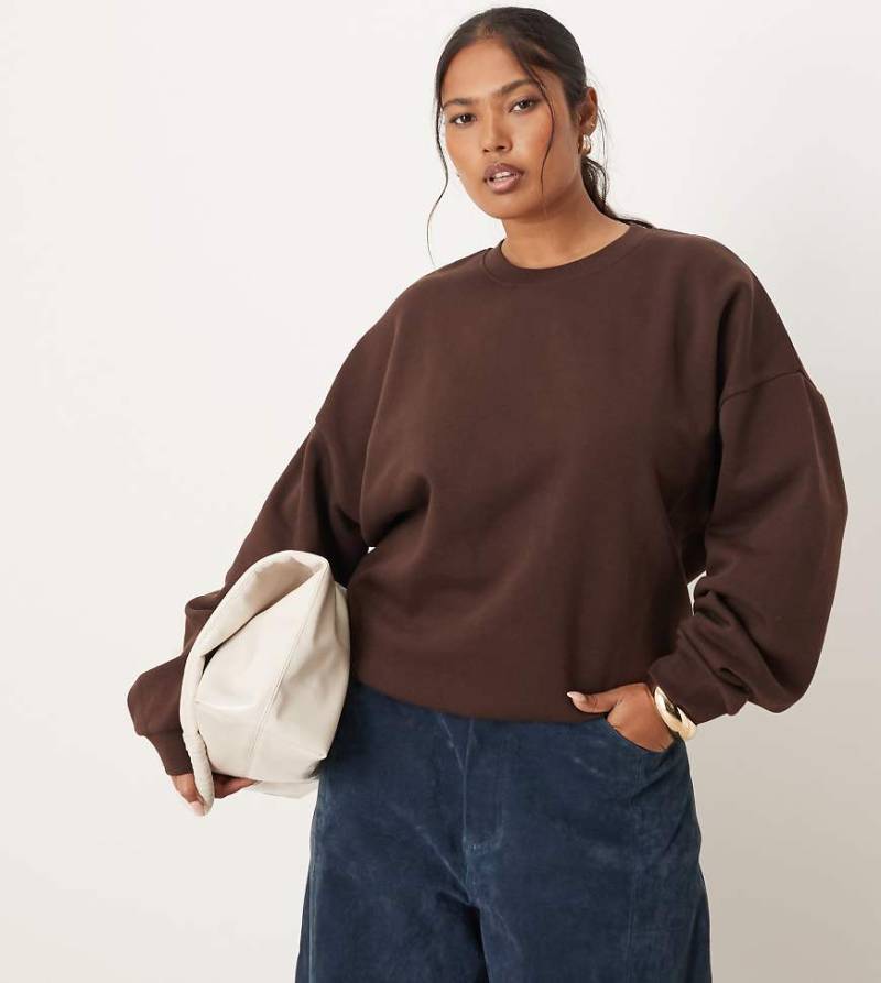 ASOS DESIGN Curve - Ultimate - Oversize-Sweatshirt in Schokobraun mit weicher Innenseite-Brown von ASOS Curve