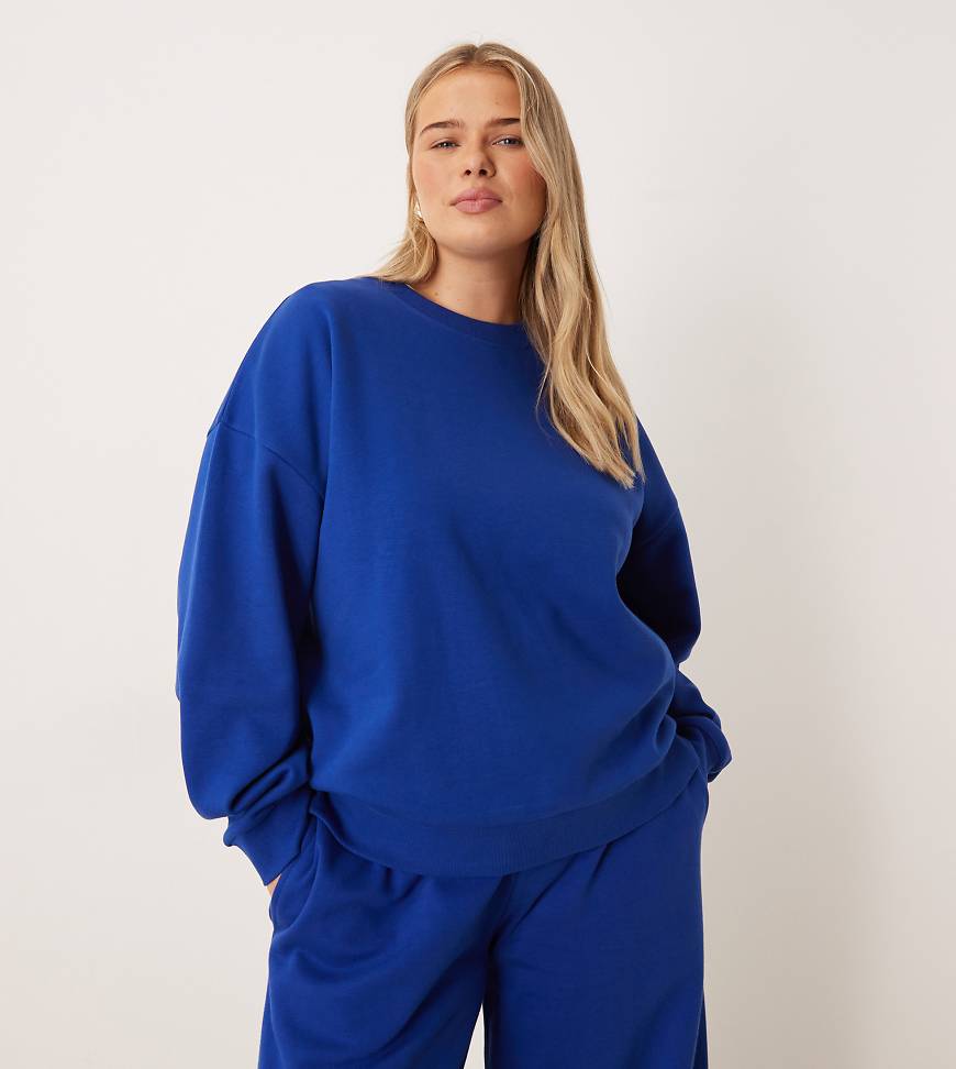 ASOS DESIGN Curve - Ultimate - Oversize-Sweatshirt in kräftigem Blau mit weicher Innenseite von ASOS Curve