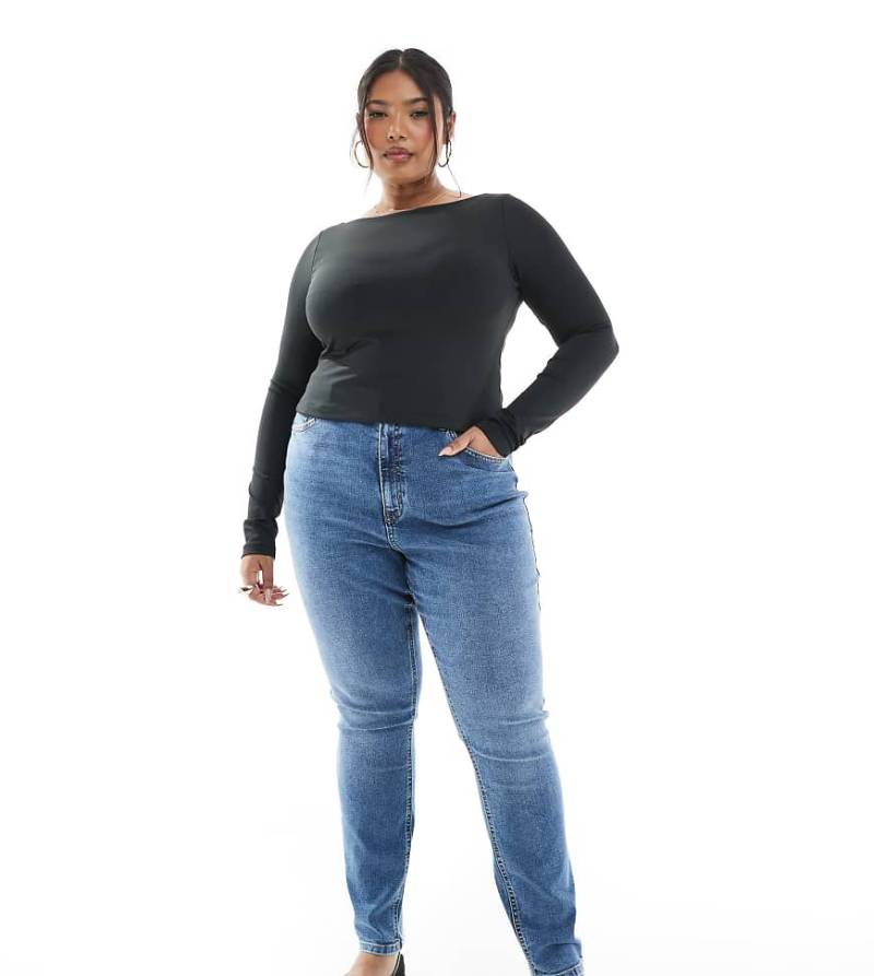 ASOS DESIGN Curve - Ultimate - Skinny-Jeans in Mittelblau von ASOS Curve
