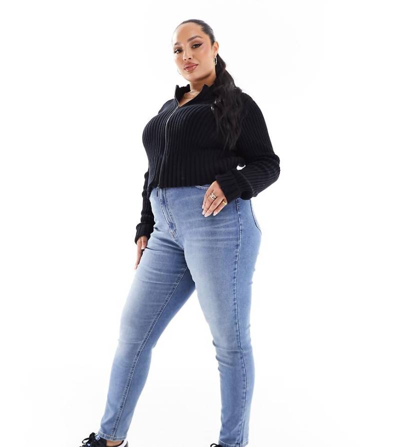 ASOS DESIGN Curve - Ultimate - Skinny-Jeans in Mittelblau von ASOS Curve