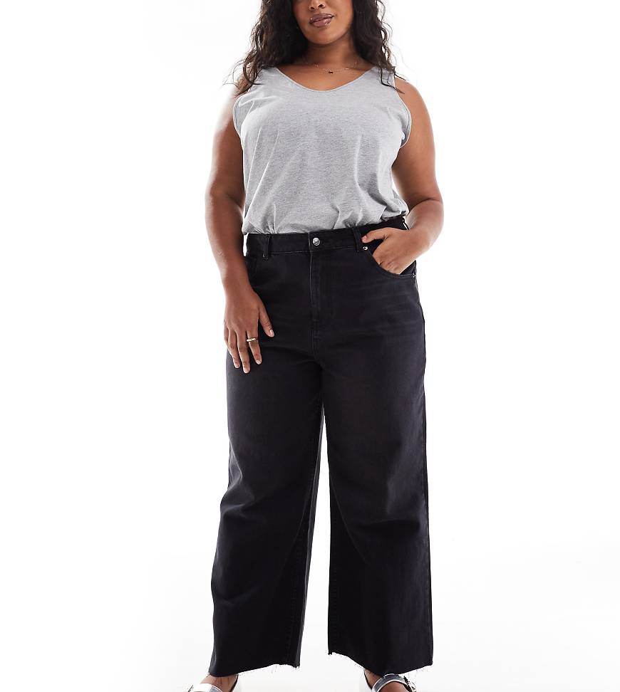 ASOS DESIGN Curve - Verkürzte Jeans in verwaschenem Schwarz mit weitem Schnitt von ASOS Curve
