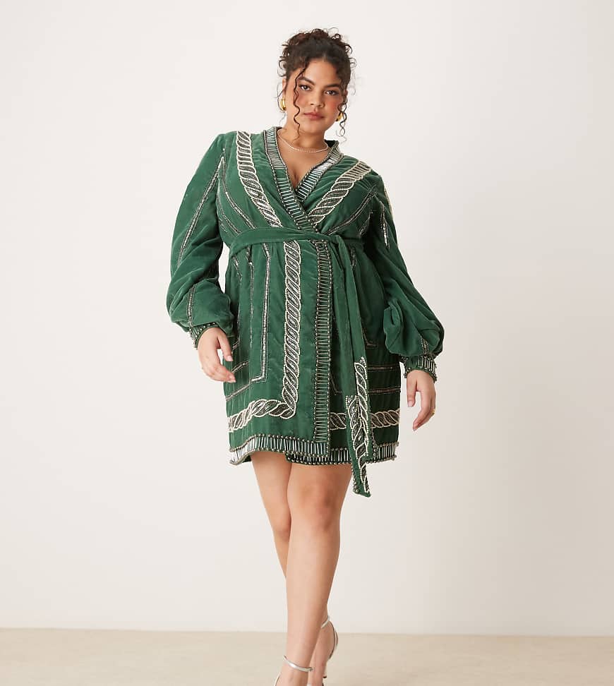 ASOS DESIGN Curve - Verziertes Samt-Minikleid in Tannengrün mit Bindedetail ASOS DESIGN Curve - Verziertes Samt-Minikleid in Tannengrün mit Bindedetail von ASOS Curve