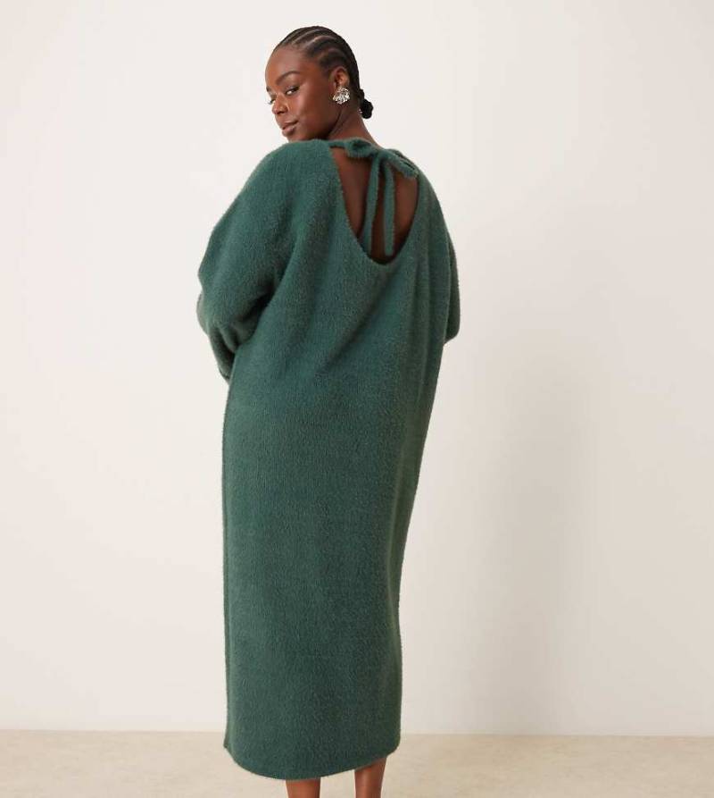 ASOS DESIGN Curve - Wadenlanges Strickkleid aus superweichem, flauschigen Garn in Grün mit lockerem Schnitt-Schwarz von ASOS Curve