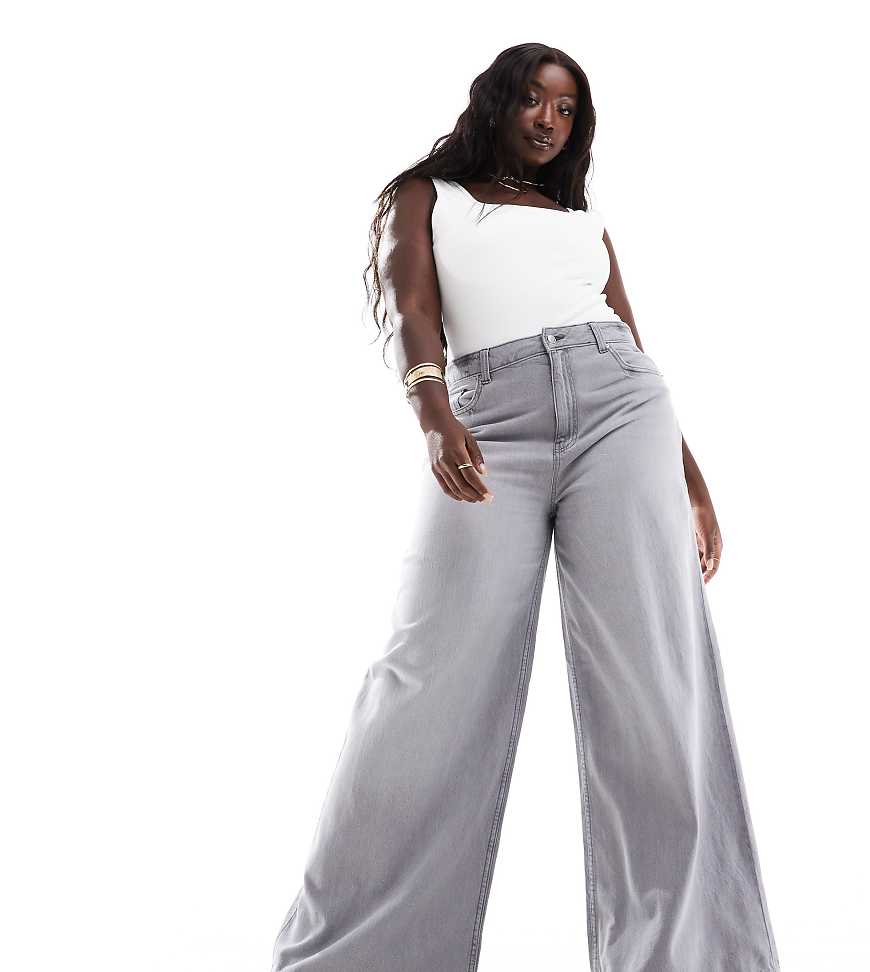 ASOS DESIGN Curve - Weiche Jeans in Grau mit weitem Bein ASOS DESIGN Curve - Weiche Jeans in Grau mit weitem Bein von ASOS Curve