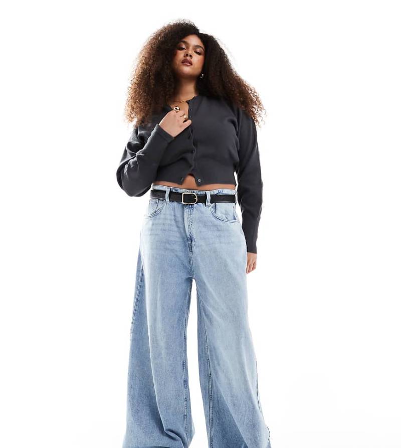 ASOS DESIGN Curve - Weiche Jeans in Hellblau mit weitem Schnitt von ASOS Curve