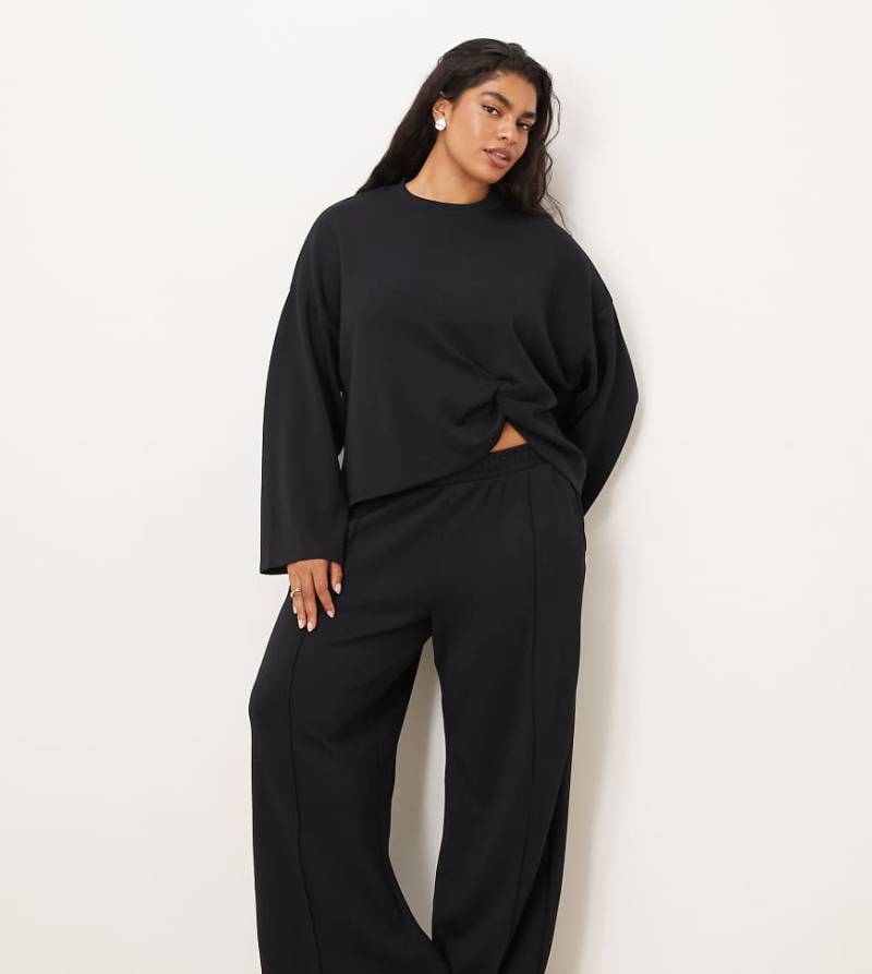 ASOS DESIGN Curve - Weiche Jogginghose aus Cupro in Schwarz mit weitem Bein ASOS DESIGN Curve - Weiche Jogginghose aus Cupro in Schwarz mit weitem Bein von ASOS Curve