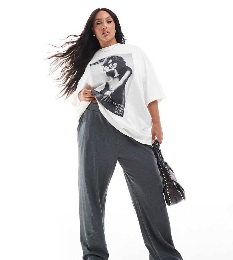 ASOS DESIGN Curve - Hose in verwaschenem Anthrazit mit Waffelstruktur und weitem Bein-Grau von ASOS Curve