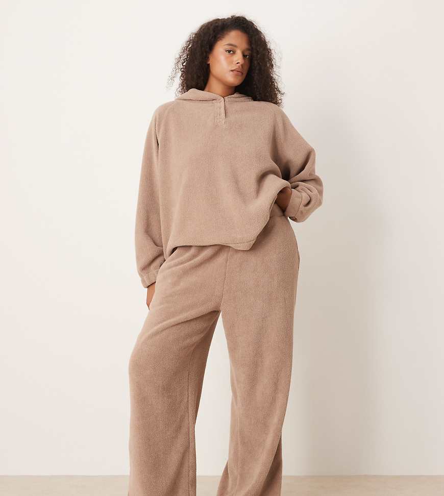 ASOS DESIGN Curve - Weit geschnittene Lounge-Hose aus Microfleece in Taupe-Grau von ASOS Curve