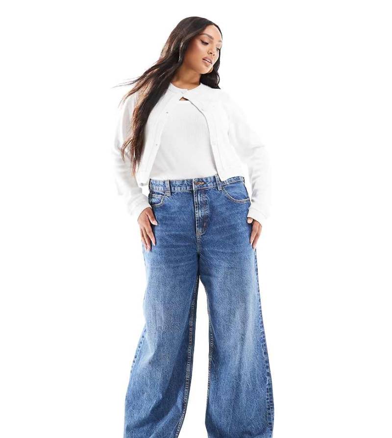 ASOS DESIGN Curve - Weite Dad-Jeans in dunklem Mittelblau von ASOS Curve