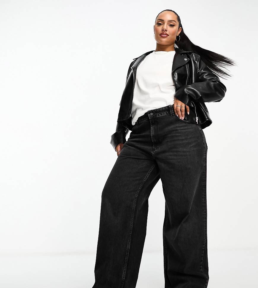 ASOS DESIGN Curve - Weite Dad-Jeans in verwaschenem Schwarz von ASOS Curve