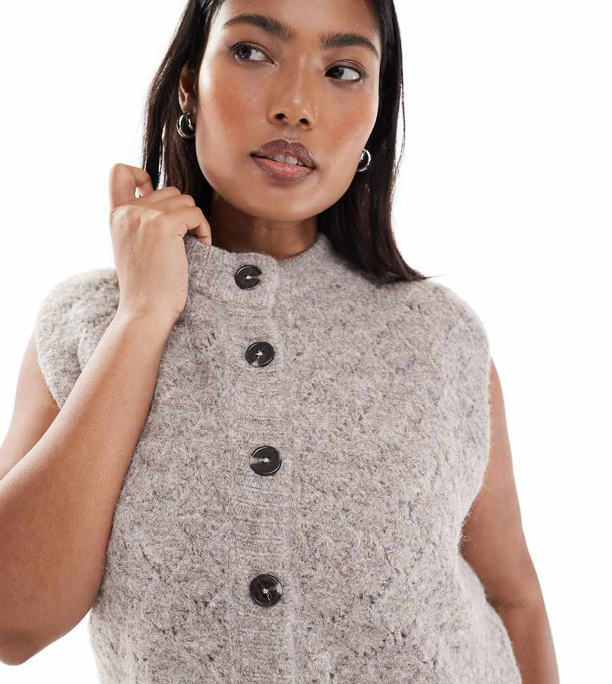 ASOS DESIGN Curve - Weste in Pilzbraun mit durchgehender Knopfleiste und strukturierten Maschen-Neutral ASOS DESIGN Curve - Weste in Pilzbraun mit durchgehender Knopfleiste und strukturierten Maschen-Neutral von ASOS Curve
