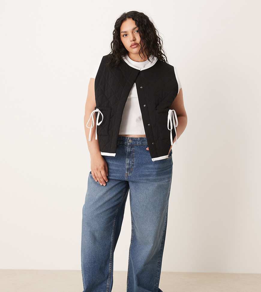 ASOS DESIGN Curve - Weste in Schwarz mit gestepptem Kontrastband und Tasche mit Schleife von ASOS Curve
