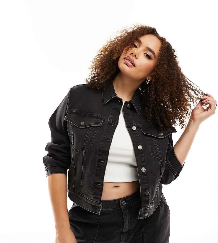 ASOS DESIGN Curve - Westernjacke aus Denim in schwarzer Waschung ASOS DESIGN Curve - Westernjacke aus Denim in schwarzer Waschung von ASOS Curve