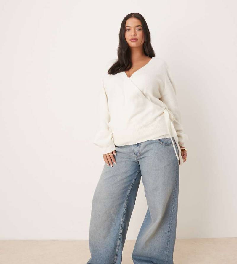 ASOS DESIGN Curve - Wickel-Strickjacke in Cremeweiß von ASOS Curve