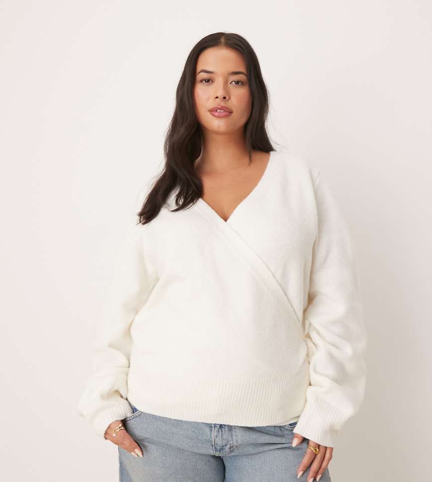 ASOS DESIGN Curve - Wickel-Strickjacke in Cremeweiß von ASOS Curve