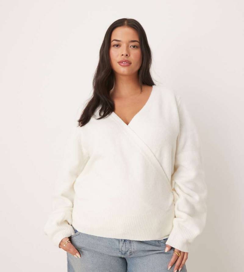 ASOS DESIGN Curve - Wickel-Strickjacke in Cremeweiß von ASOS Curve