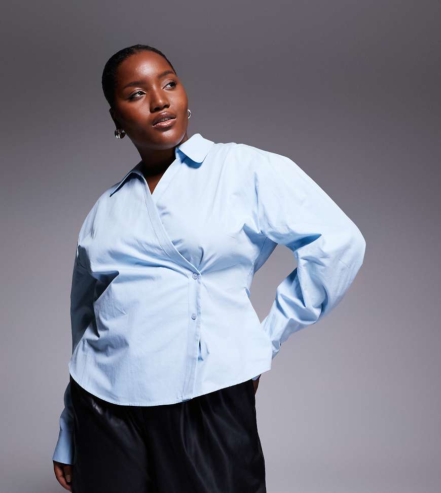 ASOS DESIGN Curve - Wickelhemd in Blau mit Cocoon-Ärmeln von ASOS Curve