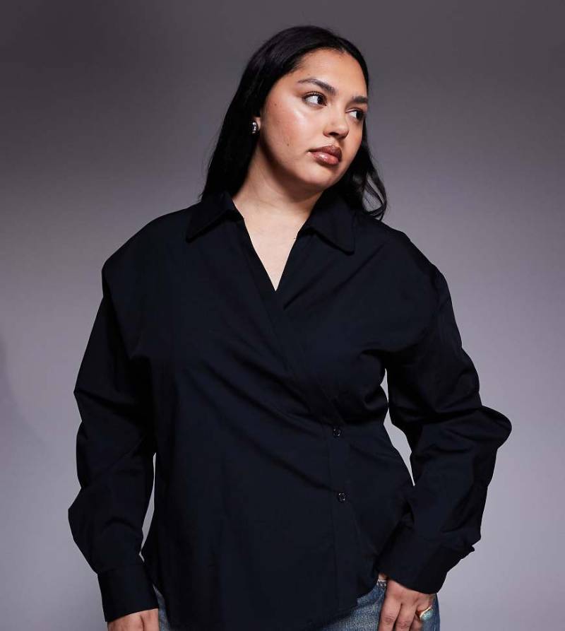 ASOS DESIGN Curve - Wickelhemd in Schwarz mit Kokonärmeln von ASOS Curve