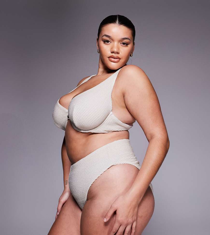 ASOS DESIGN Curve - Winter Azores - Bikinihose in Metallic-Creme mit Knitterstruktur, hohem Beinausschnitt und hohem Bund-Neutral von ASOS Curve