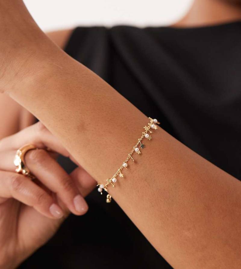 ASOS DESIGN Curve - Zartes, goldfarbenes Kettenarmband mit kleinen Anhängern mit Sternchen und Kunstperlen von ASOS Curve