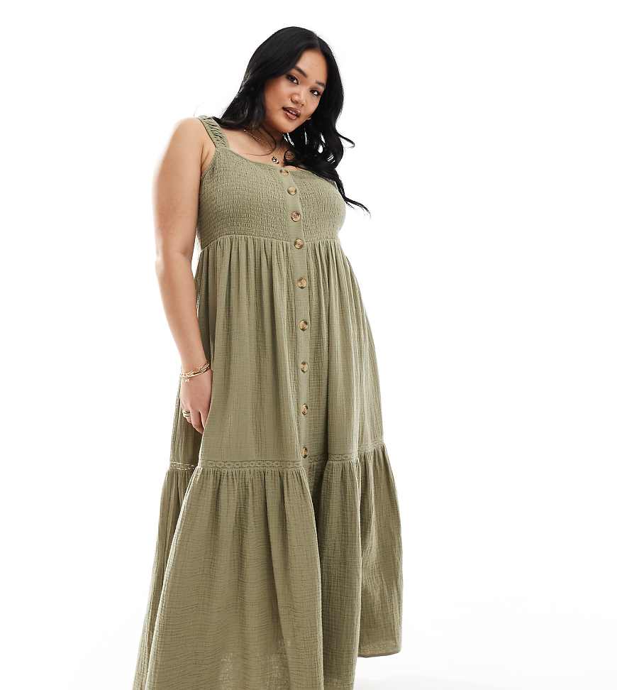 ASOS DESIGN Curve - Zweilagiges, gesmoktes Maxikleid in Khaki mit Knopfleiste und Schleife am Rücken-Grün von ASOS Curve