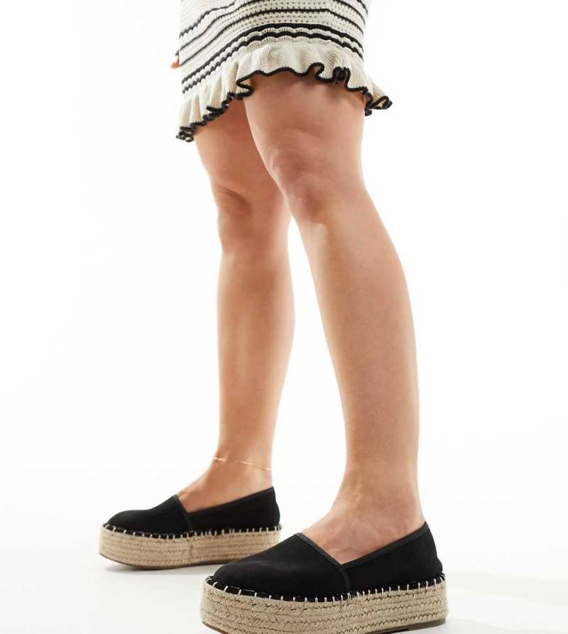 ASOS DESIGN - Journal - Espadrilles in Schwarz mit flacher Plateausohle in weiter Passform von ASOS DESIGN Wide Fit