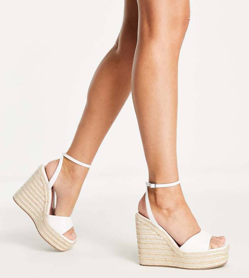 ASOS DESIGN - Tasha - Espadrilles in Weiß in weiter Passform mit Keilabsatz von ASOS DESIGN Wide Fit