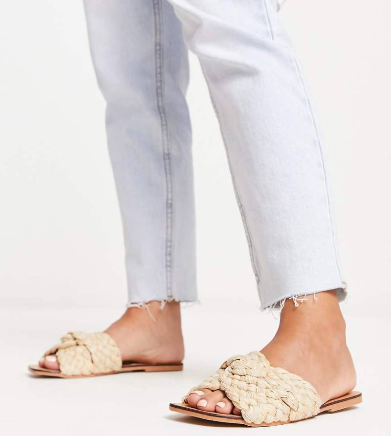 ASOS DESIGN Wide Fit - Flossie - Flache, gewebte Sandalen in Natur, weite Passform-Neutral von ASOS DESIGN Wide Fit