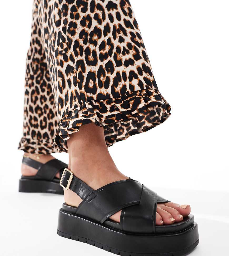 ASOS DESIGN Wide Fit - Frosty - Zweiteilige Sandalen in Schwarz mit dicker Sohle, weite Passform von ASOS DESIGN Wide Fit