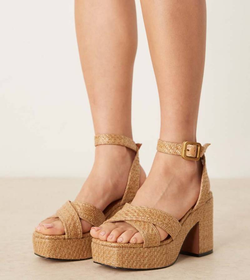 ASOS DESIGN Wide Fit - Henley - Sandaletten aus naturfarbenem Bast mit mittelhohem Plateauabsatz, weite Passform-Neutral von ASOS DESIGN