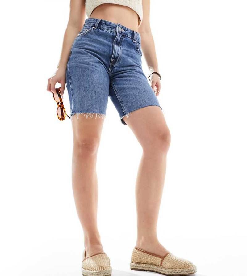 ASOS DESIGN Wide Fit - Joey - Bast-Espadrilles in Natur mit geschlossener Zehenpartie, weite Passform-Neutral von ASOS DESIGN Wide Fit